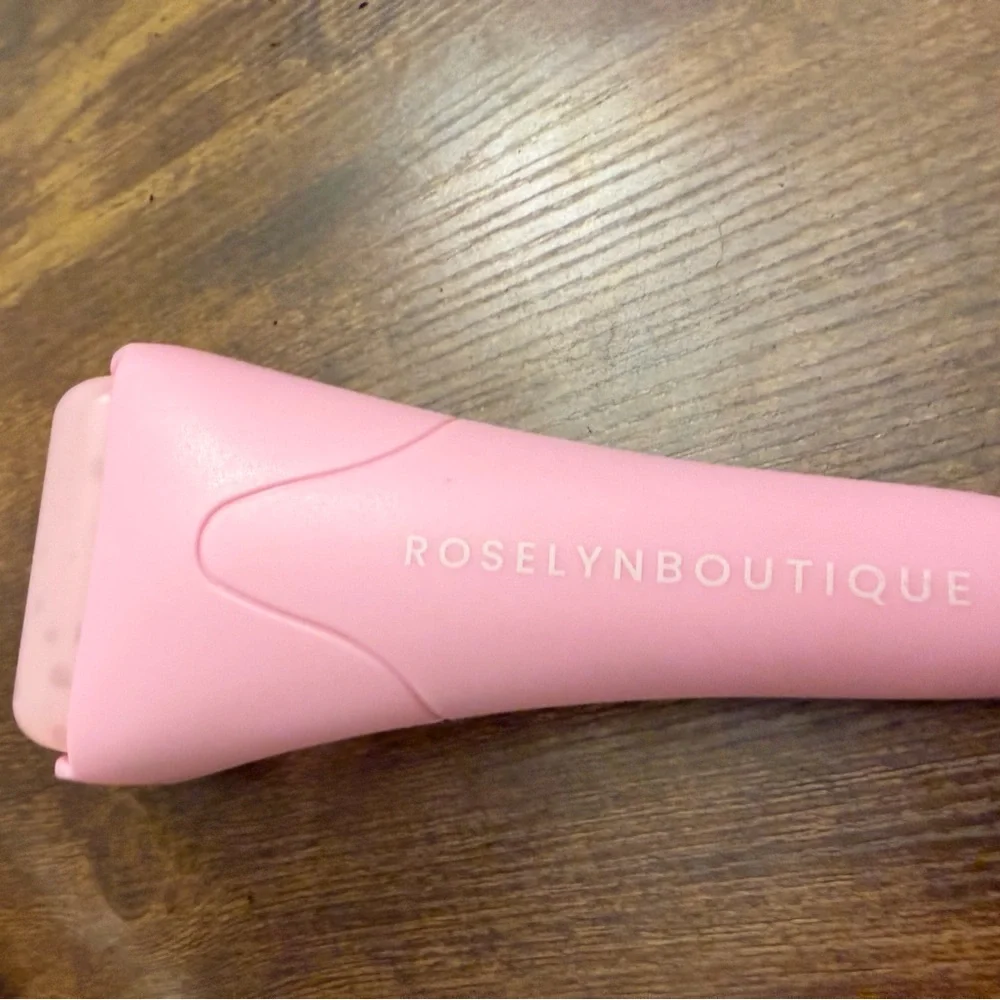 Pink Silicone Face Mask Applicator